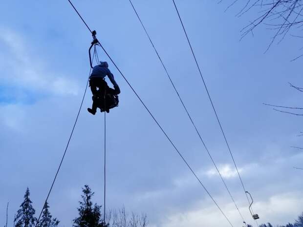 В Карпатах туристы застряли на подъёмнике на несколько часов (ФОТО, ВИДЕО)