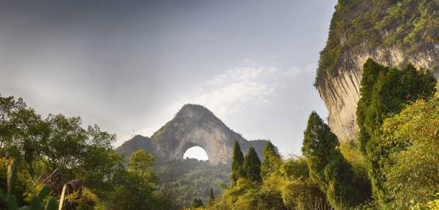 Лунный холм Китай. Создано самой природой. Невероятные природные арки. Фото с сайта NewPix.ru