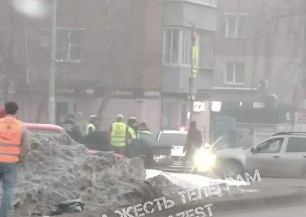 ГАИ и полиция перекрыли улицу Кирова в Туле, подробности уточняются