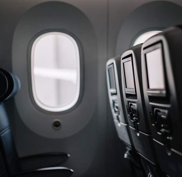 Росавиация попросила авиакомпании заменить металлические ножи в самолетах