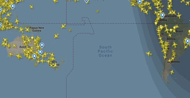 Слепая зона flightradar24 над Тихим Океаном — просто в той области нет приемником ADS-B.