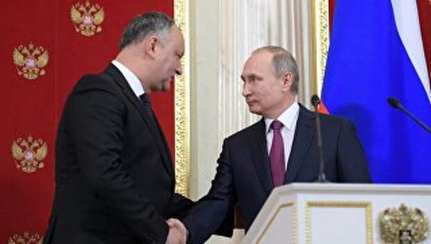 Президент РФ Владимир Путин и президент Молдовы Игорь Додон. Архивное фото