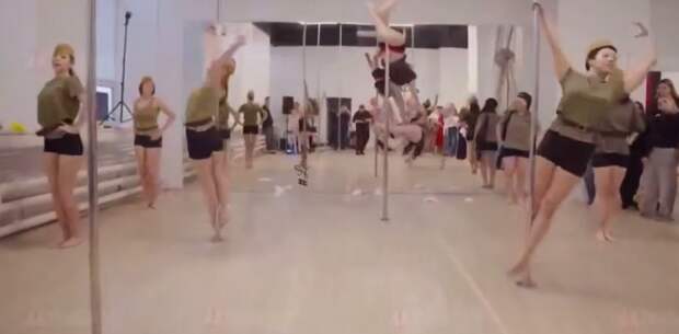 Танец на пилоне под «Катюшу» вызвал волну возмущения