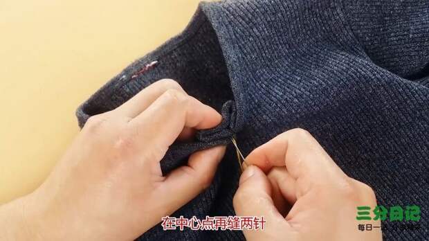 Как самостоятельно сузить вырез горловины свитера