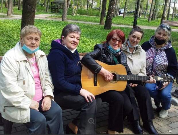 В социальном центре района Южное Тушино открылись творческие клубы для старшего поколения