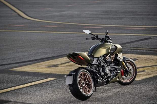 Ducati и Lamborghini представили байк ограниченной серии, вдохновленный гибридным суперкаром Sian