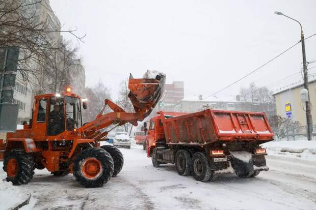 Более 1400 единиц спецтехники и 4 тысяч рабочих привлекли для уборки снега