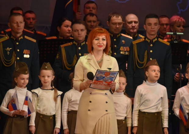 Праздничный концерт с участием военного оркестра 4 ГЦМП провели на полигоне Капустин Яр в День защитника Отечества