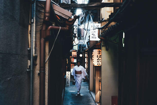 japan-street-photography-60-58088917bad24__880