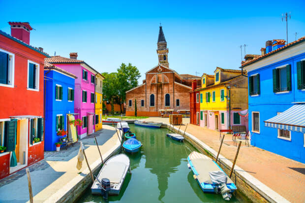 Остров Бурано — самый декоративный и яркий со всех венецианских владений (Италия). | Фото: gelenastravel.com. 