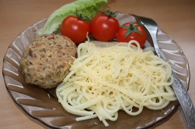 Макароны бжу. Макароны с котлетой калории. Макароны с котлетой калории. Сколько ккал в макаронах. Количество калорий в порции макарон.