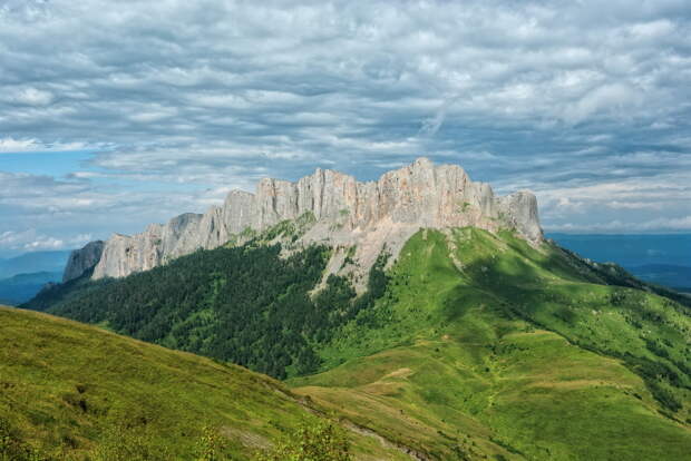 Гора Большой Тхач. \ Фото: ru.wikipedia.org.