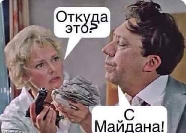Собрались как-то охотники на завалинке, сидят байки травят.  - Иду я, значит, по лесу дремучему...