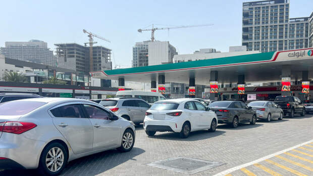 Генконсульство в Дубае порекомендовало россиянам не выезжать из ОАЭ по суше