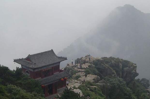 800px-Taishan_-_cliff_and_peak (800x531, 35Kb)