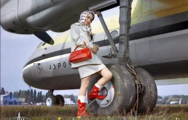 Советский старинный самолёт Антонова Ан-12, 1958-1959 годы.