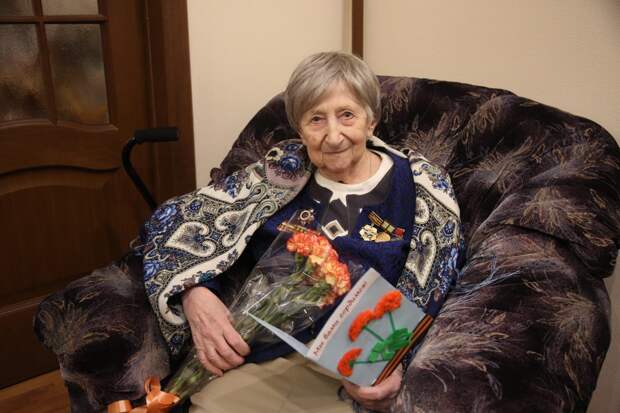 Столетняя Елизавета Плотникова из Марьиной рощи в годы войны спасала раненых