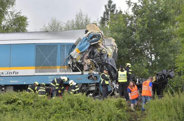 В Чехии столкнулись поезда, 3 человека погибло