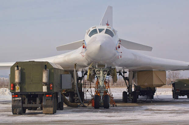 Самый мощный в мире... РФ предотвратила превращение Ту-160 в кучу украинских болтов ...