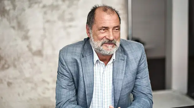 Поклонение высшим чувствам незаметно переходит в поклонение чувствам более простым