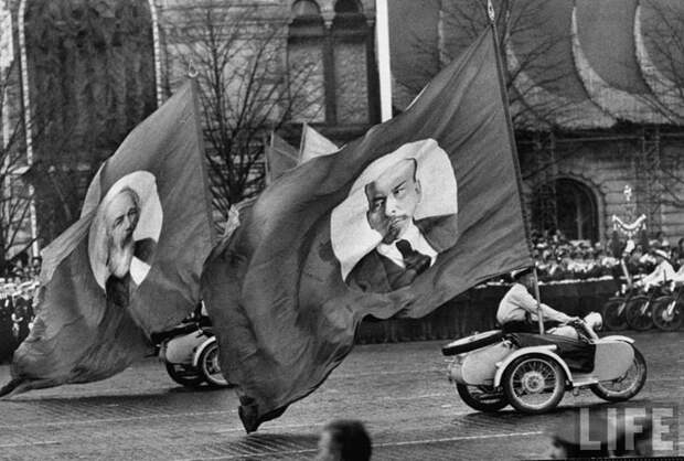 Как проходили майские праздники в Москве в 1958 году (24 фото)