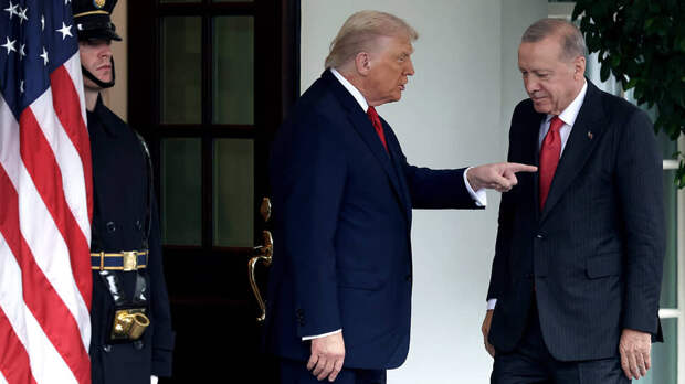 Как указал Дональд Трамп, вернуть Турцию в программу F-35 — не вопрос, но для этого Анкара должна «сделать что-то» для США (на фото — с президентом Турции Реджепом Тайипом Эрдоганом).📷Фото: Alex Wong / Getty Images