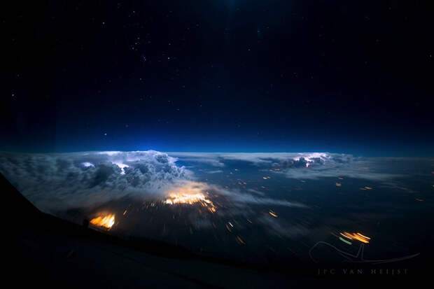 storm-sky-photography-airline-pilot-christiaan-van-heijst-10-57eb6801db032__880