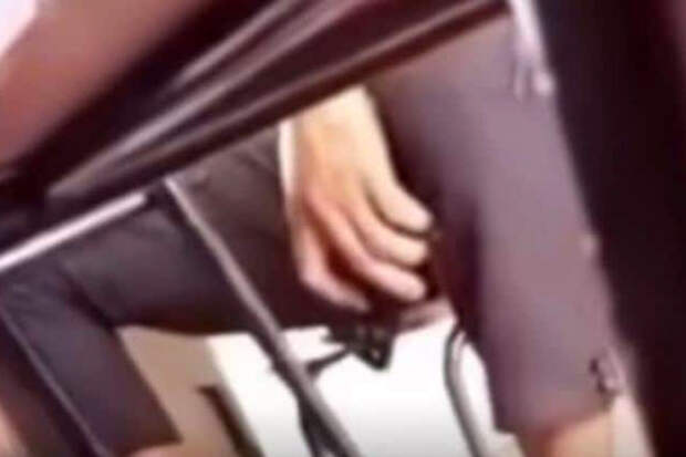 В Таиланде школьники уличили педагога в съемке под юбками учениц