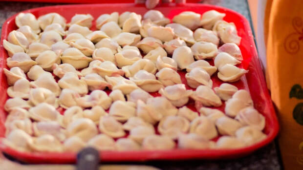 Пирожные, пельмени и шоколад стали лидерами по шринкфляции в 2025 году