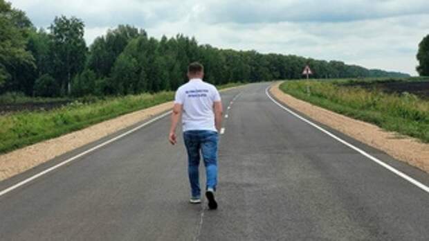 Антон Воронов идет по ровной дороге / Фото: соцсеть