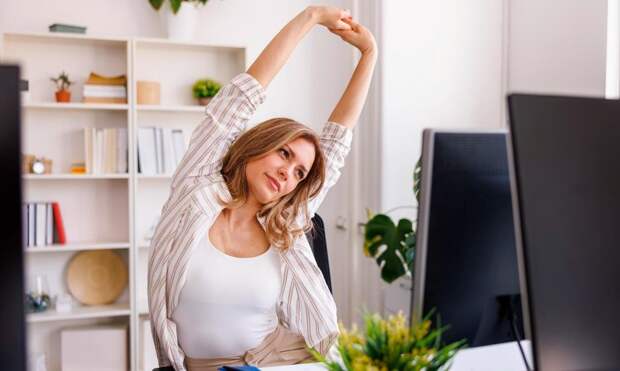 Гимнастика в офисе за 10 минут: упражнения, которые можно делать, не вставая со стула