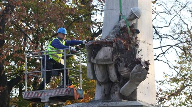 В Польше уничтожили большинство памятников советским воинам