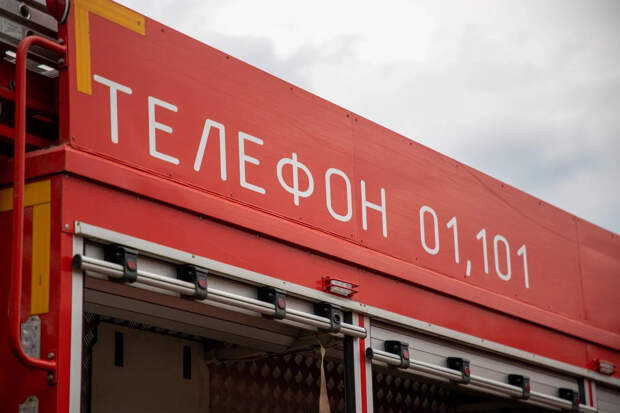 После обрушения кровли цеха в Узловой погиб рабочий, еще один находится под завалами