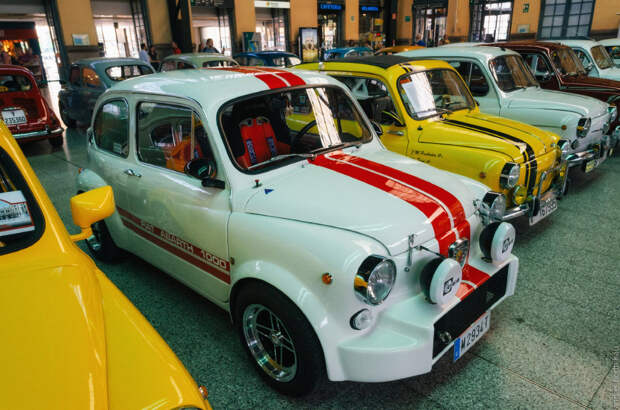 SEAT 600