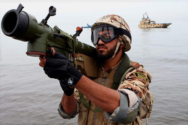 КСИР сообщил об отступлении судна под флагом Барбадоса в Ормузском проливе