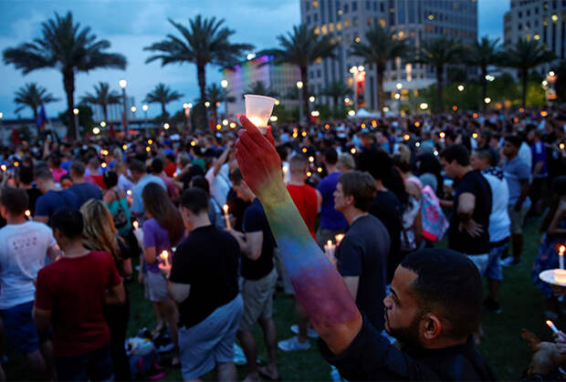 Акция в память о жертвах нападения на гей-клуб в Орландо (США). 12 июня 2016 года