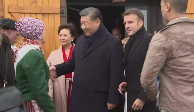 Перед этим случилась встреча "на троих", отчет о которой французская Le Monde назвала "Macron and von der Leyen press China's Xi on Ukraine and fair trade at Paris summit".-14