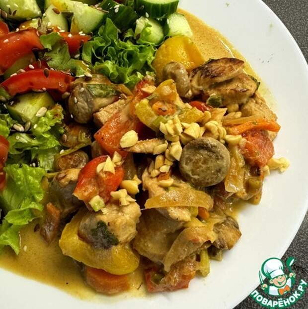 Курица с овощами в соусе Том Кха