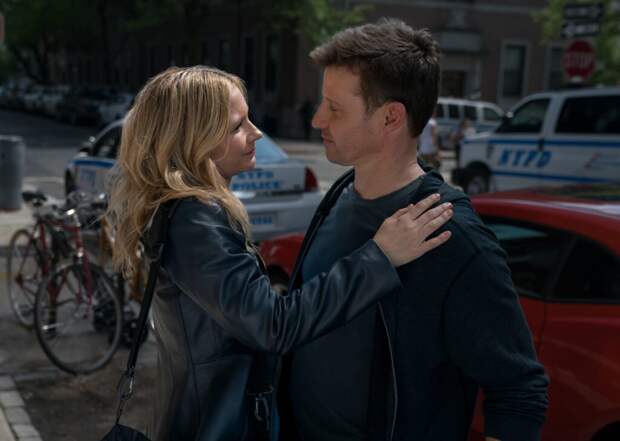 Jamie and Eddie hugging on a NYC street on Blue Bloods Season 14 Episode 15