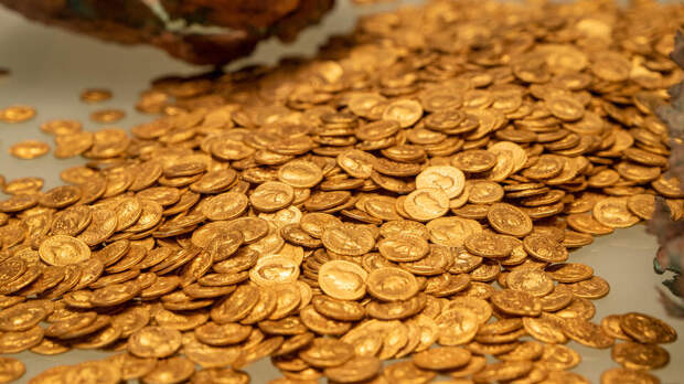 Украинский депутат скрывал миллионные доходы и жил в позолоченном доме