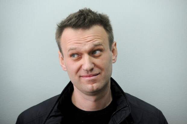 Навальный подал три иска в суд на колонию