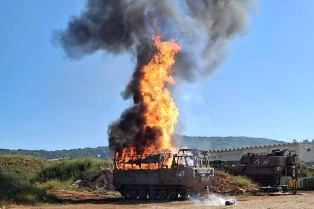 При ударе дрона по транспортеру пострадали 12 бойцов ЦАХАЛ, очевидцы сняли взрыв