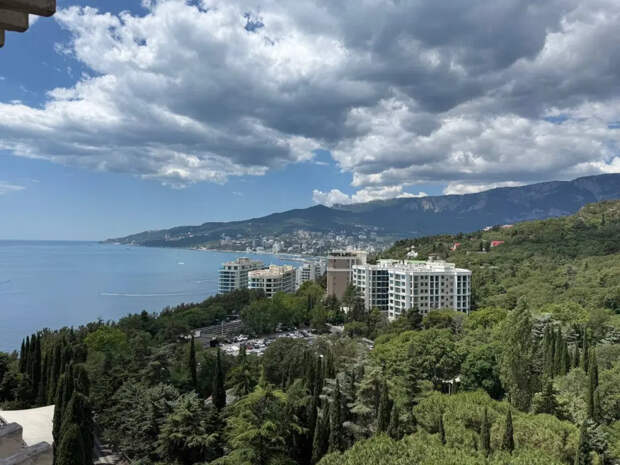 Не Сочи и не Геленджик: пенсионеры подряд переезжают в эти три крымских города — здесь дешевле и спокойнее