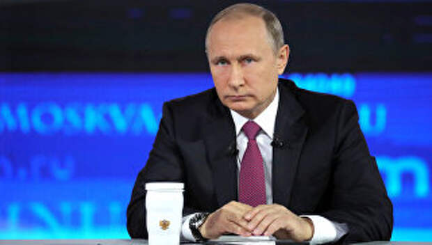 Президент РФ Владимир Путин во время ежегодной Прямой линии. 15 июня 2017