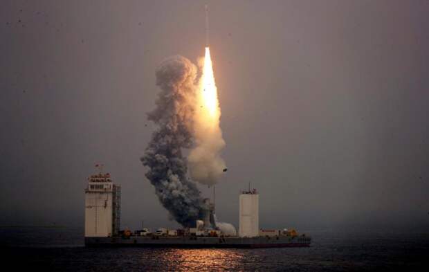 В Китае осуществлен первый успешный запуск ракеты с морской платформы