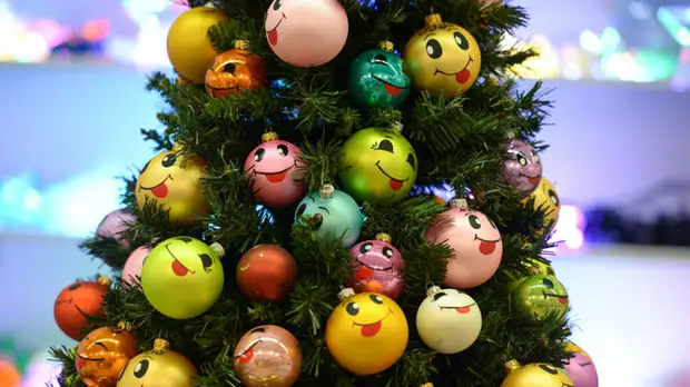 Опрос выявил отношение россиян к новогодним корпоративам в 2021 году