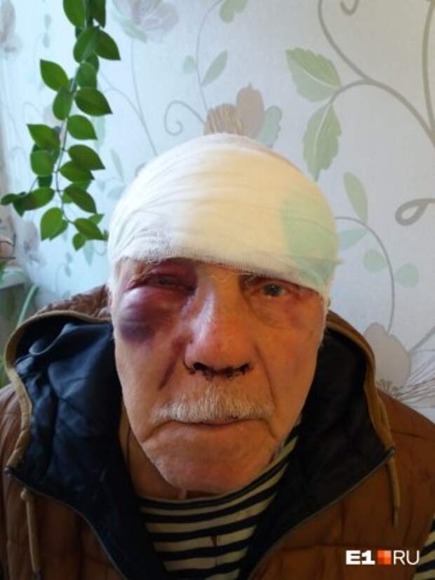 Житель Екатеринбурга избивает 80-летнего отца из-за квартиры 