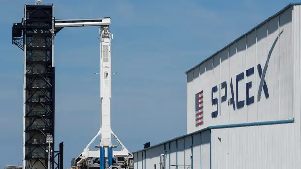 Отправляющиеся на МКС на корабле Маска туристы подписали контракт