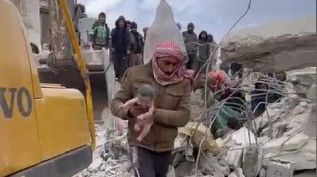 В Турции и Сирии из-под завалов достают младенцев и подростков: чудом выжили при землетрясении