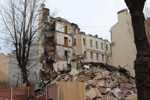 Владельцам обрушившегося дома на Гороховой предложили компенсацию ниже рыночной